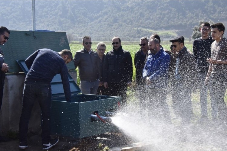 Çiftçi Tarlasını Evden Sulayacak