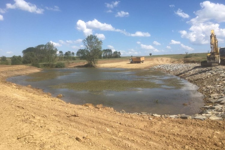 Tekirdağ Büyükşehir Hayvan İçme Suyu Göleti Yapım ve Onarımlarına Devam Ediyor