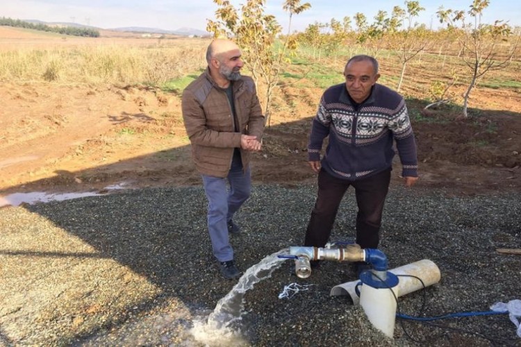 Tarlasına Güneş Enerjisi Sistemi Kurdu, Sıfır Maliyetle Çiftçilik Yapacak