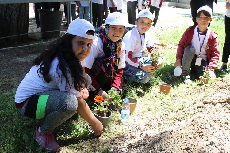 Uşak'ta Lider Çocuk Tarım Kampı Başladı