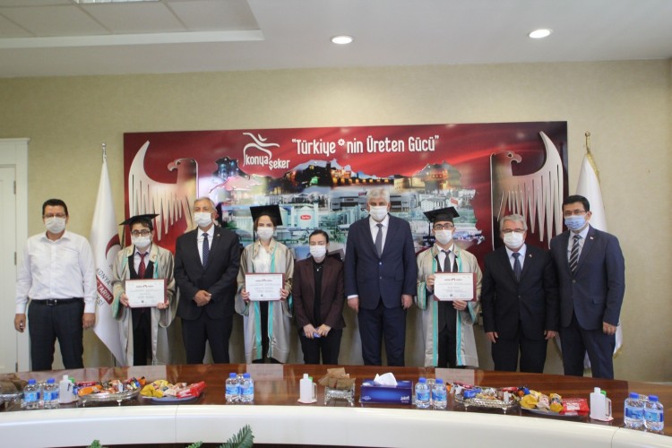 Sabah diploma aldılar öğleden sonra işe başladılar