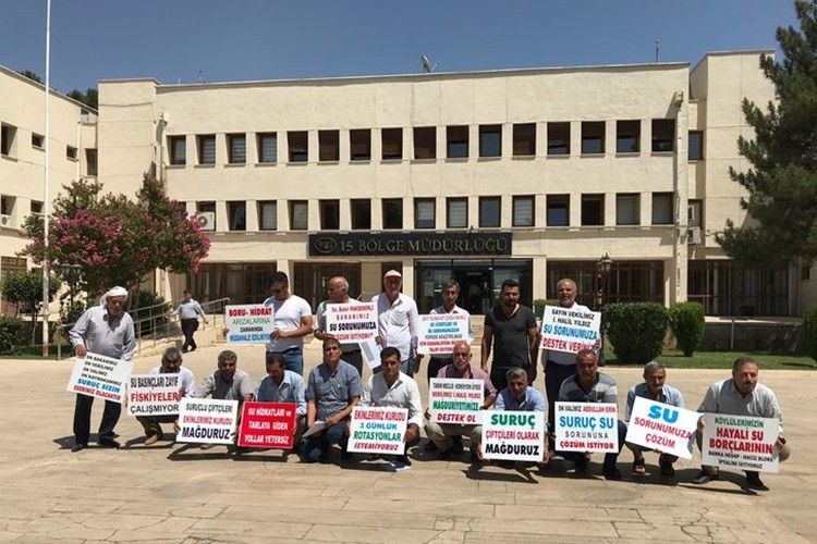 Üreticiler Tarlalarına Su Veremedikleri İçin DSİ'yi Protesto Ettiler